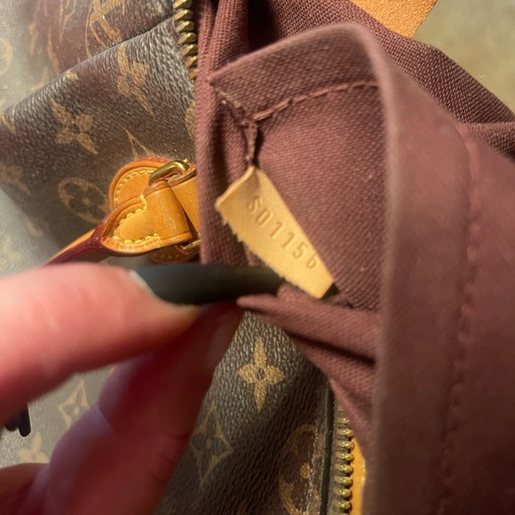 Louis Vuitton monogram purse - Picture 13 of 15